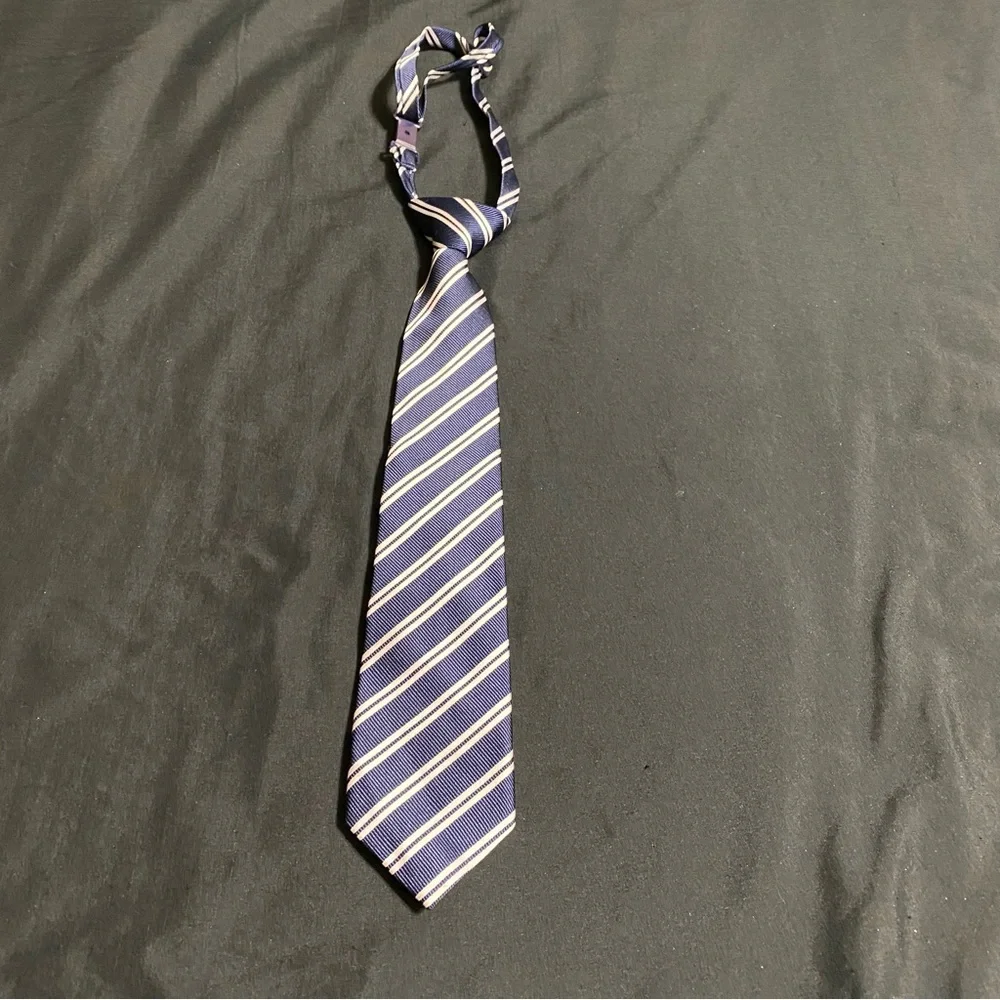 Children’s Place Boy Blue and White Tie with Snap Closure Size 4-7